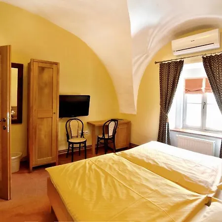 Alojamento de Acomodação e Pequeno-almoço Silak 3*