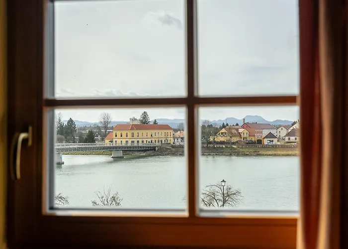 Bed and Breakfast Silak 3*