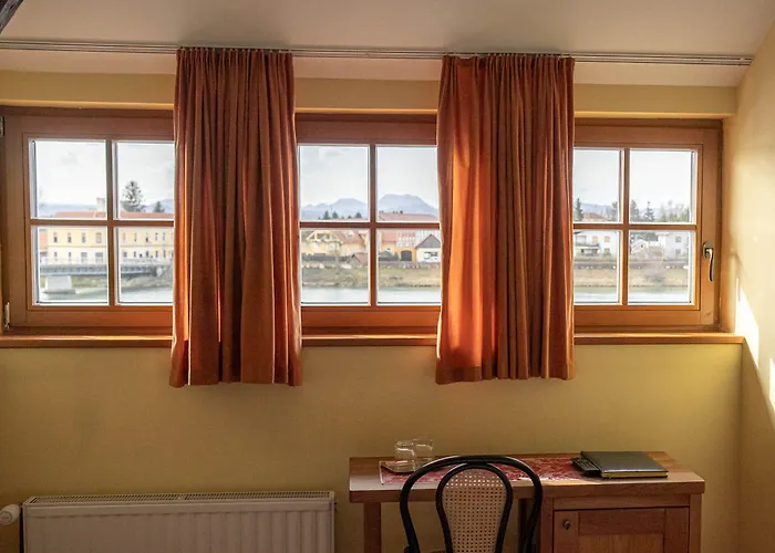 Bed and Breakfast Silak 3*